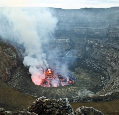 nyiragongo volcano smoking